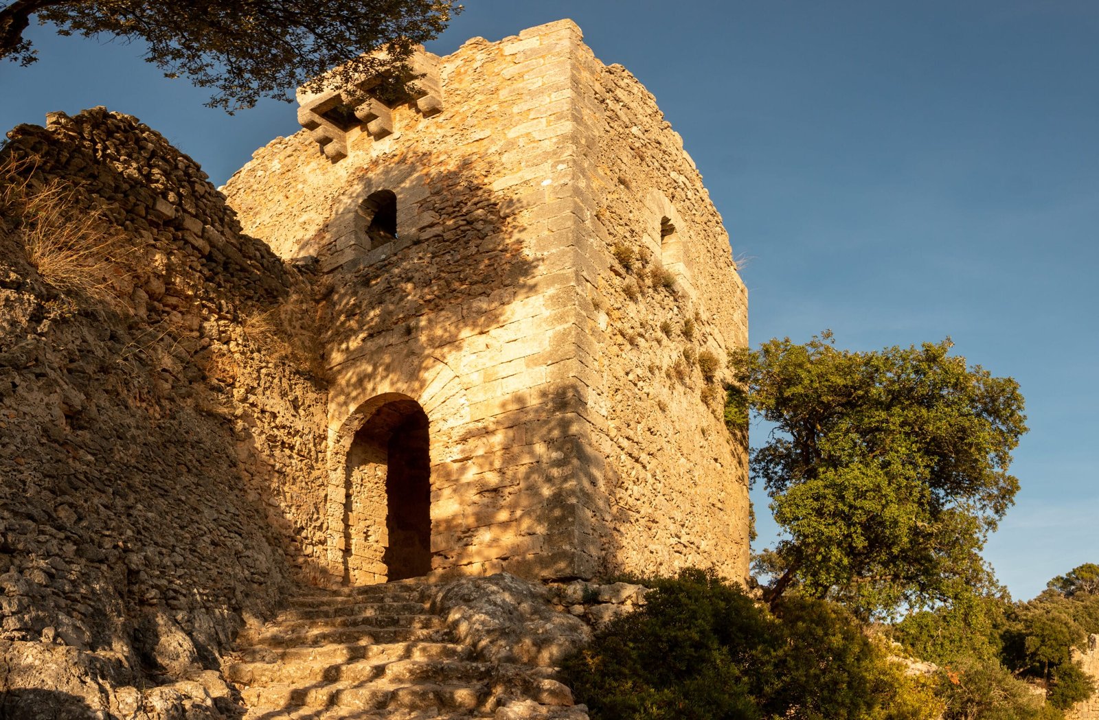 ID <a href="https://www.dreamstime.com/remains-tower-castle-alaro-natural-park-tramuntana-island-mallorca-historic-buildings-image203311609">203311609</a> @ <a href="https://www.dreamstime.com/gusmuso_info">Gustavo Munoz</a> | <a href="https://www.dreamstime.com/">Dreamstime.com</a>