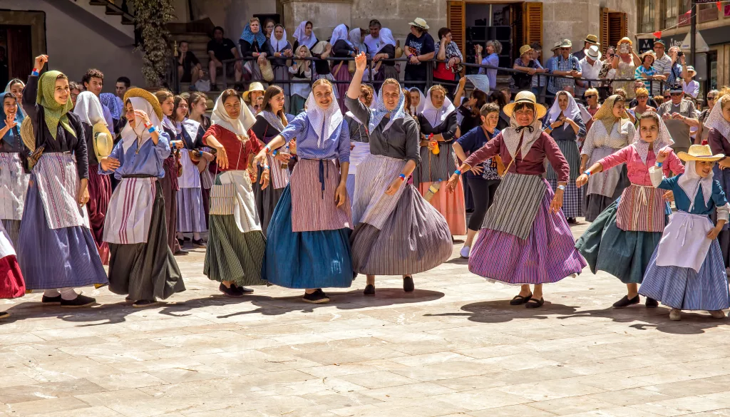 soller women dancing at es firo