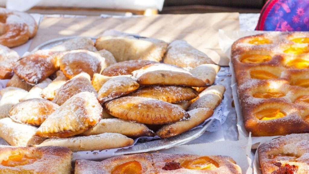 ID <a href="https://www.dreamstime.com/apricot-sponge-cakes-sale-fair-porreres-mallorca-spain-image119593233">119593233</a> | <a href="https://www.dreamstime.com/photos-images/cake-mallorca.html">Cake Mallorca</a> ©
<a href="https://www.dreamstime.com/jeannemmel_info">Jeannemmel</a> | <a href="https://www.dreamstime.com/stock-photos">Dreamstime.com</a>