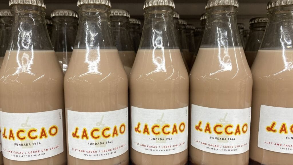 ID <a href="https://www.dreamstime.com/palmanova-spain-may-eroski-laccao-chocolate-milk-bottles-lined-up-store-shelf-showcasing-creamy-texture-arranged-neatly-image384210331">384210331</a> ©
<a href="https://www.dreamstime.com/pidkaluyk_info">Tetyana Pidkalyuk</a> | <a href="https://www.dreamstime.com/">Dreamstime.com</a>