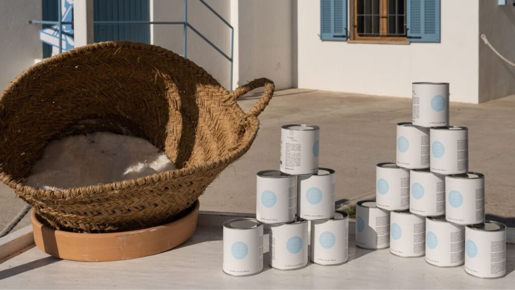 ID <a href="https://www.dreamstime.com/main-facade-flor-de-sal-des-trenc-factory-colonia-sant-jordi-spain-october-display-products-artisanal-salt-image232533048">232533048</a> | <a href="https://www.dreamstime.com/photos-images/mallorca.html">Mallorca</a> ©
<a href="https://www.dreamstime.com/nemenfoto_info">Nemesio Jimenez Jimenez</a> | <a href="https://www.dreamstime.com/stock-photos">Dreamstime.com</a>